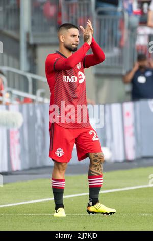 Toronto, Ontario, Kanada. 23.. Juli 2022. Lorenzo Insigne (24) im Einsatz während des MLS-Spiels zwischen dem FC Toronto und dem FC Charlotte auf dem BMO-Feld in Toronto. Das Spiel endete 4-0 für den FC Toronto. (Bild: © Angel Marchini/ZUMA Press Wire) Bild: ZUMA Press, Inc./Alamy Live News Stockfoto