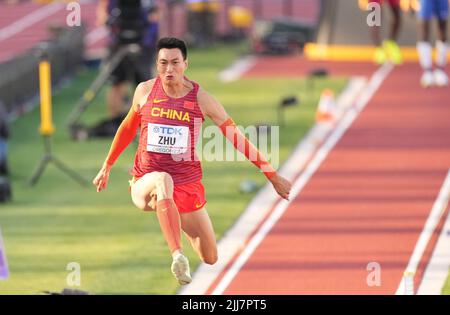 Eugene, USA. 23.. Juli 2022. Der chinesische Zhu Yaming tritt beim Dreisprung-Finale der Männer bei den Leichtathletik-Weltmeisterschaften Oregon22 in Eugene, Oregon, USA, am 23. Juli 2022 an. Quelle: Wu Xiaoling/Xinhua/Alamy Live News Stockfoto