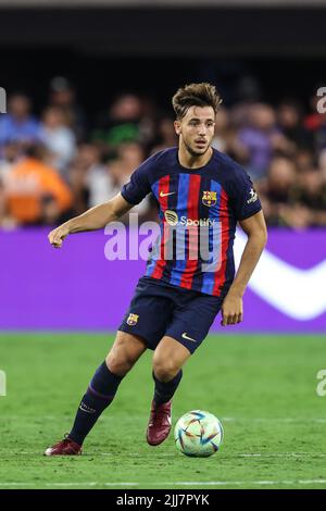 Las Vegas, NV, USA. 23.. Juli 2022. FC Barcelona Mittelfeldspieler Nico Gonzalez (14) dribbelt den Ball während der Soccer Champions Tour 22 mit Real Madrid CF gegen FC Barcelona im Allegiant Stadium in Las Vegas, NV. FC Barcelona besiegte Real Madrid CF 1 zu 0. Christopher Trim/CSM/Alamy Live News Stockfoto