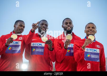 Eugene, USA. 23.. Juli 2022. Leichtathletik: Weltmeisterschaft, 4x100-m-Staffel, Gold für Kanada, Kredit: Michael Kappeler/dpa/Alamy Live News Stockfoto