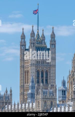 Der Victoria Tower, ein quadratischer Turm am südwestlichen Ende des Palastes of Westminster in London, der als Buch- und Dokumentenlager genutzt wird