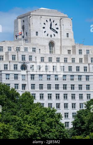 Shell Mex House (eröffnet 1932) in 80 Strand, London, zeigt das prominente Zifferblatt, das größte in Großbritannien und zu einer Zeit als Big Benzol bekannt Stockfoto