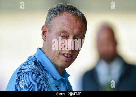 Steve Cooper, Cheftrainer von Nottingham Forest, während des Vorsaison-Freundschaftsspiel zwischen Nottingham Forest und Hertha Berlin im Pirelli Stadium, Burton Upon Trent, am Mittwoch, den 20.. Juli 2022. (Kredit: Jon Hobley | MI News) Stockfoto