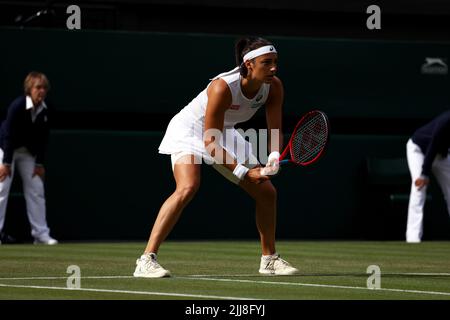 29. Juni 2022, All England Lawn Tennis Club, Wimbledon, London, Großbritannien. Caroline Garcia aus Frankreich während ihres zweiten Spiels gegen Emma Raducanu aus Großbritannien in Wimbledon. Garcia gewann das Spiel, um in die dritte Runde vorzurücken. Stockfoto