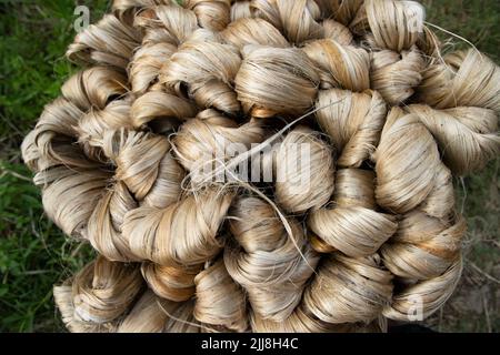 Dickes braunes Paket aus roher Jute-Faser-Textur Hintergrund Stockfoto