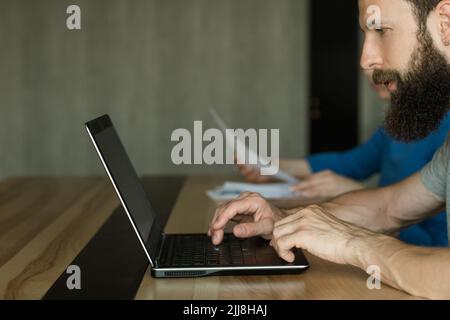 smm seo Social Media Marketing leerer Laptop-Bildschirm Stockfoto