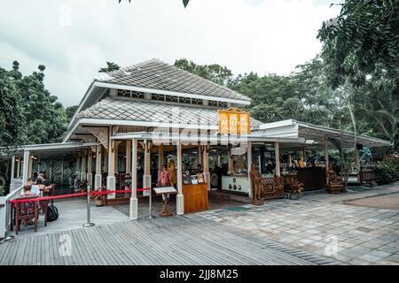 Das Heiligtum der Wahrheit ist ein Denkmal im buddhistischen Tempelstil in Pattaya, Provinz Chonburi. Das Gebäude befindet sich seit 1981 im Bau Stockfoto