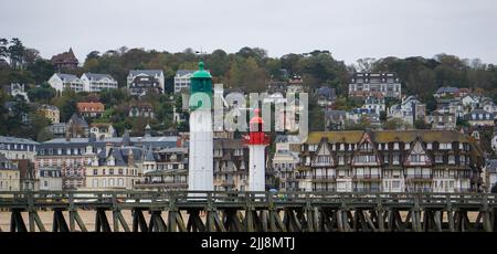 Leuchttürme in Trouville, Normandie, Frankreich Stockfoto