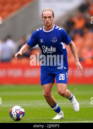 Evertons Tom Davies während eines Freundschaftsspiels vor der Saison in der Bloomfield Road, Blackpool. Bilddatum: Sonntag, 24. Juli 2022. Stockfoto