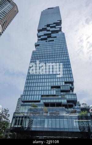 King Power Mahanakhon, früher bekannt als MahaNakhon, ist ein Wolkenkratzer mit gemischter Nutzung im zentralen Geschäftsviertel Silom/Sathon von Bangkok. Stockfoto