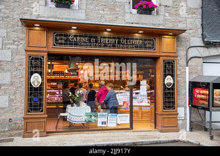 Ploumilliau (Plouilio), Frankreich. Carine et Thierry Ollivier, Metzgerei für Feinkost und Schweinefleisch, gegründet 1814 Stockfoto