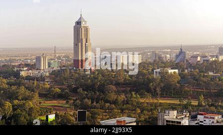 Stadtbild aus einem hohen Gebäude in Nairobi, der Hauptstadt Kenias, Afrika Stockfoto