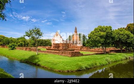 Der Blick auf Wat Worachettharam, was 'Tempel des erhabenen älteren Bruders' bedeutet. Es ist ein alter Tempel in Ayutthaya Thailand. Stockfoto