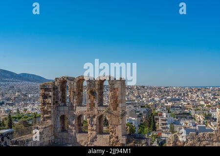 Teilansicht vom Odeon des Herodes Atticus, auch Herodeion oder Herodion genannt, einem römischen Steintheater auf der Akropolis von Athen, Griechenland. Stockfoto