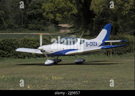 Ein tschechisches Sport PS-28 Cruiser Leichtflugzeug auf dem Popham Airfield in Hampshire für die Microlight Trade Fair 2022 Stockfoto