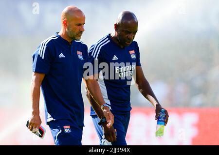 ROTTERDAM, NIEDERLANDE - 24. JULI: Peter Bosz von Olympique Lyon während des Vorsaison-Freundschaftsspiel zwischen Feyenoord und Olympique Lyon am 24. Juli 2022 im Stadion Feyenoord in Rotterdam, Niederlande (Foto: Geert van Erven/Orange Picles) Stockfoto