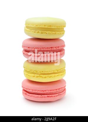 Stapel von bunten Kuchen Macaron isoliert auf weiß. Stockfoto