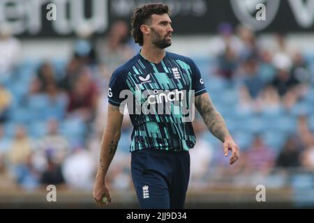 Leeds, Großbritannien. 24.. Juli 2022. Clean Slate Headingley Cricket Ground, Leeds, West Yorkshire, 24.. Juli 2022. 3. Royal London One Day International England vs. Südafrika. Reece Topley von England . Kredit: Touchlinepics/Alamy Live Nachrichten Stockfoto