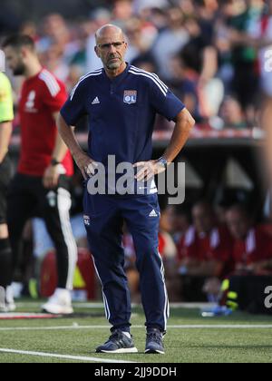 ROTTERDAM - Olympique Lyonnais Trainer Peter Bosz während des Freundschaftsspiel zwischen Feyenoord und Olympique Lyon im Feyenoord Stadium de Kuip am 24. Juli 2022 in Rotterdam, Niederlande. ANP BART STOUTJEDIJK Stockfoto