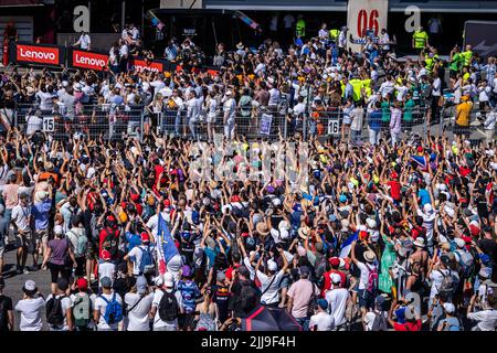 Le Castellet, Frankreich - 24/07/2022, Fans Podium während der Formel 1 Lenovo Grand Prix de France, Französisch Grand Prix 2022, 12. Lauf der FIA Formel 1 Weltmeisterschaft 2022 vom 22. Bis 24. Juli 2022 auf dem Circuit Paul Ricard, in Le Castellet, Frankreich - Photo Germain Hazard / DPPI Stockfoto