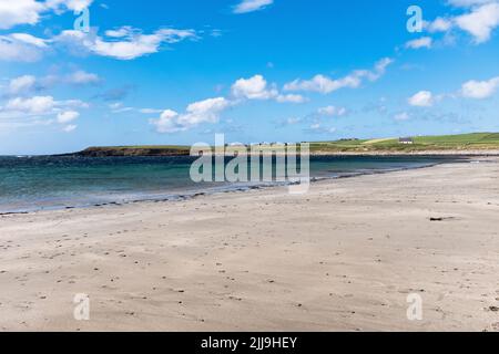 dh Skaill Bay SANDWICK ORKNEY Sandstrand blaues Meer Sommerhimmel Strände Stockfoto