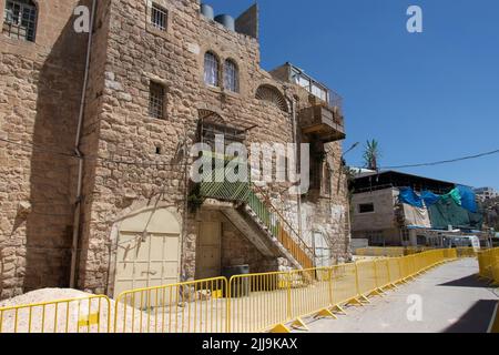 El-Halil oder Hebron: 21. April 2022. Typische Häuser im Mittleren Osten im Westjordanland von Palästina Stockfoto