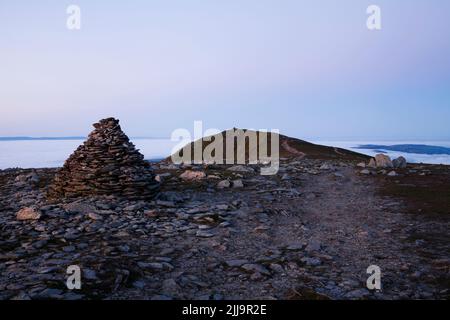 Der alte Mann von Coniston von der Gipfelkairne von Brim fiel, im englischen Lake District Stockfoto