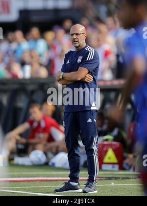 ROTTERDAM - Olympique Lyonnais Trainer Peter Bosz während des Freundschaftsspiel zwischen Feyenoord und Olympique Lyon im Feyenoord Stadium de Kuip am 24. Juli 2022 in Rotterdam, Niederlande. ANP BART STOUTENDIJK Stockfoto