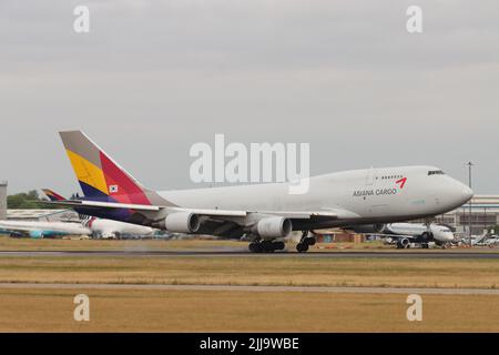 Asiana Cargo, Boeing 747 HL7620, Ankunft am Stansted Airport, Essex, Großbritannien Stockfoto