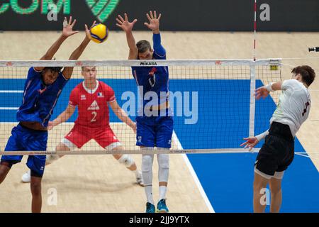 Bologna, Italien. 21.. Juli 2022. Volley Nations League 2022 - Viertelfinalspiel Frankreich gegen Japan Stockfoto