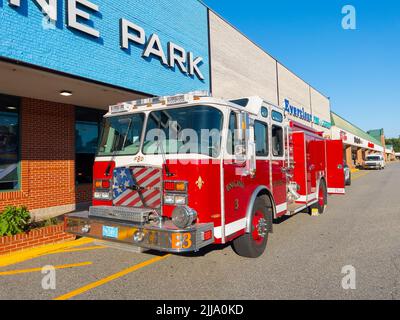 Billerica Fire Department E-One Typhoon Fire Truck im Stadtzentrum von Billerica, Massachusetts, USA. Stockfoto