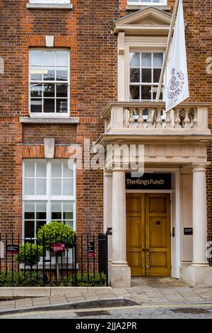 The Kings Fund Cavendish Square London. Der King's Fund ist eine unabhängige Wohltätigkeitsorganisation, die sich für die Verbesserung der Gesundheitsversorgung in England eingesetzt hat. Stockfoto