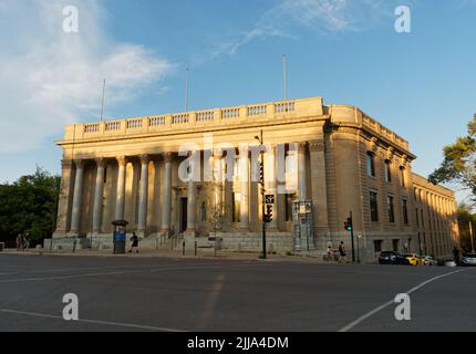 Die alte öffentliche Bibliothek von Montreal ist heute das Gebäude des Gaston-Miron-Rates der Künste in der Sherbrooke Street in Montreal. Quebec, Kanada Stockfoto