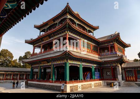 Theaterbühne im Sommerpalast in Peking, China im März 2018. Stockfoto