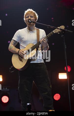 Ed Sheeran tritt live im Rahmen von Radio City Hits Live 2021 in der M&S Bank Arena in Liverpool am 19. November 2021 auf.Featuring: Ed Sheeran wo: Liverpool, Großbritannien Wann: 19 Nov 2021 Credit: Graham Finney/WENN Stockfoto
