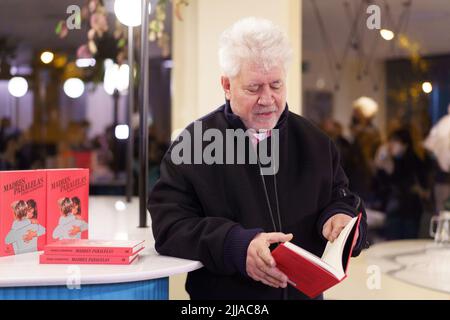 Pedro Almodovar während der Präsentation des Drehbuchs 'Madres Paralelas' in Madrid, 23. November 2021 Spanien Featuring: Pedro Almodovar wo: Madrid, Spanien Wann: 23 Nov 2021 Credit: Oscar Gonzalez/WENN Stockfoto