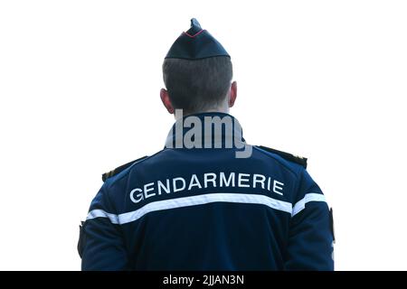 Die Abbildung zeigt einen Polizisten, Polizeibeamten oder Gendarmen aus der 'Gendarmerie' von hinten mit Uniform, die am 24. Juli 2022 in Paris, Frankreich, die Sicherheit sicherstellt. Französische Nationalpolizei in Aktion. Foto von Victor Joly/ABACAPRESS.COM Stockfoto