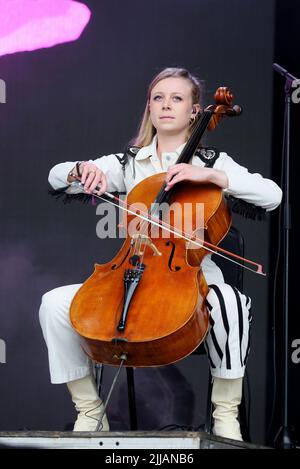 MacClesfield, Großbritannien. 24.. Juli 2022. Der letzte Tag des Bluedot-Festivals für Musik, Wissenschaft und Kultur in der Jodrell Bank, Macclesfield, Großbritannien. Kredit: Barbara Cook/Alamy Live Nachrichten Stockfoto