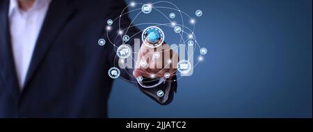 Businessman Hand mit Fingerabdruck-Identifizierung auf persönliche Finanzdaten zugreifen, Fingerabdruck-Scan bietet Sicherheitszugriff mit biometrischen Kennung Stockfoto