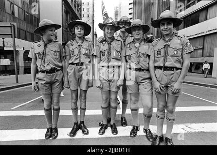 Pfadfinder und Pfadfindermeister beim jährlichen Anzac Day march in Sydney, April 25 1980 Stockfoto