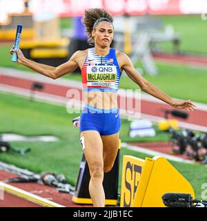 EUGENE, USA - 24. JULI: Sydney McLaughlin aus den USA tritt während der Leichtathletik-Weltmeisterschaften am 24. Juli 2022 in Eugene, USA, bei der Frauen-Staffel 4x 400m an (Foto: Andy Astfalck/BSR Agency) Atletiekunie Stockfoto