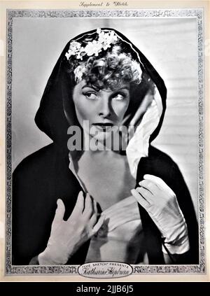Filmstar KATHARINE HEPBURN Silver Finish gedrucktes Porträt, präsentiert im britischen Magazin The Sketch um 1933 Stockfoto