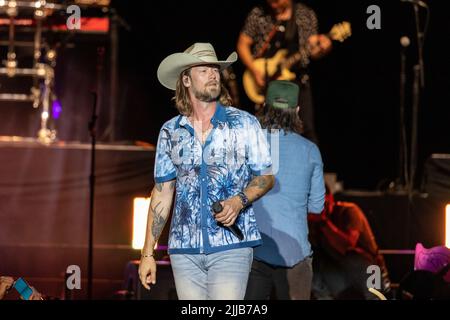 Twin Lakes, USA. 24.. Juli 2022. Brian Kelley von Florida Georgia Line während des Country Thunder Music Festivals am 24. Juli 2022 in Twin Lakes, Wisconsin (Foto: Daniel DeSlover/Sipa USA) Quelle: SIPA USA/Alamy Live News Stockfoto