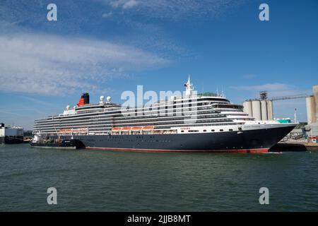 Die MS Queen Victoria, ein von Cunard betriebenes Vista-Kreuzschiff, dockte am Hafen von Southampton Docks an. Stockfoto