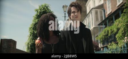 Undatierte Handout-Foto vom Sandman. Im Bild: (L bis R) Kirby Howell-Baptiste als Tod, Tom Sturridge als Traum. Siehe PA Feature SHOWBIZ TV Quickfire Gaiman Sturridge. Bildnachweis sollte lauten: PA Photo/Courtesy of Netflix © 2022. ACHTUNG: Dieses Bild darf nur zur PA-Funktion SHOWBIZ TV Quickfire Gaiman Sturridge verwendet werden. Stockfoto