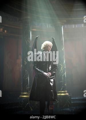 Undatierte Handout-Foto vom Sandman. Im Bild: Gwendoline Christie als Luzifer Morningstar. Siehe PA Feature SHOWBIZ TV Quickfire Gaiman Sturridge. Bildnachweis sollte lauten: PA Photo/Laurence Cendrowicz/Netflix © 2022. ACHTUNG: Dieses Bild darf nur zur PA-Funktion SHOWBIZ TV Quickfire Gaiman Sturridge verwendet werden. Stockfoto