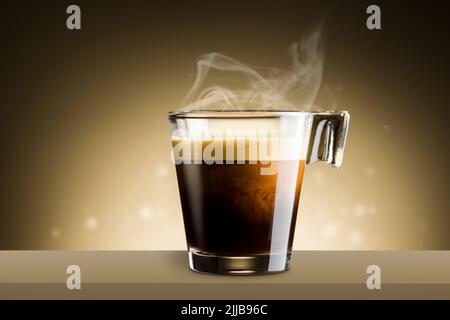 Schwarzer Kaffee in Glastasse mit Dampf, auf braunem Hintergrund Stockfoto