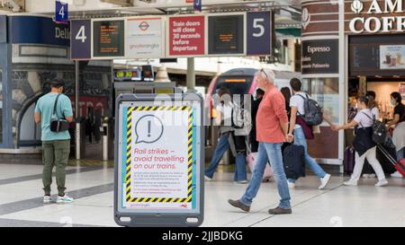 Ein Eisenbahnstreik, der heute von Greateranglia angeführt wird, wird die Verbindungen zum Bahnhof Liverpool Street in London verringern. ASLEF, die Gewerkschaft der Lokführer, hat es auch Stockfoto