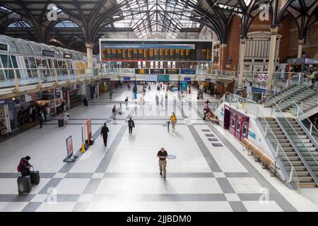 Ein Eisenbahnstreik, der heute von Greateranglia angeführt wird, wird die Verbindungen zum Bahnhof Liverpool Street in London verringern. ASLEF, die Gewerkschaft der Lokführer, hat es auch Stockfoto