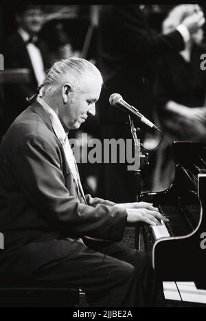 Der britischer Musiker, Rockmusiker Gary Brooker MBE zu Gast in der Fernsehsendung Wetten, dass..? (Ausgabe 69) aus Saarbrücken. Stockfoto